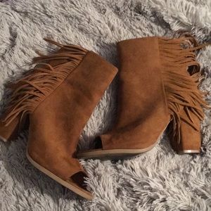 Fringe peep toe boots
